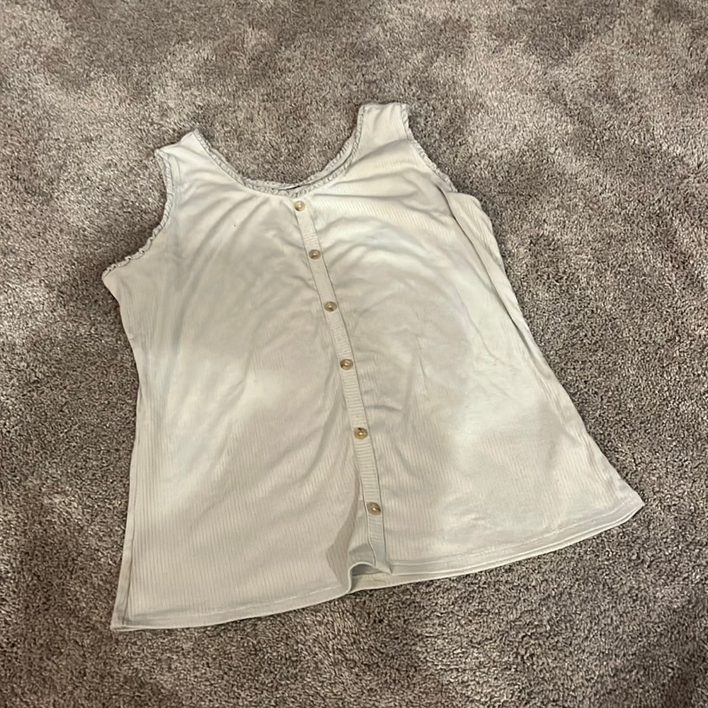 i’m selling a green top